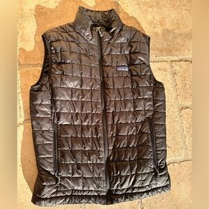 Men’s Patagonia puffy vest, size medium.